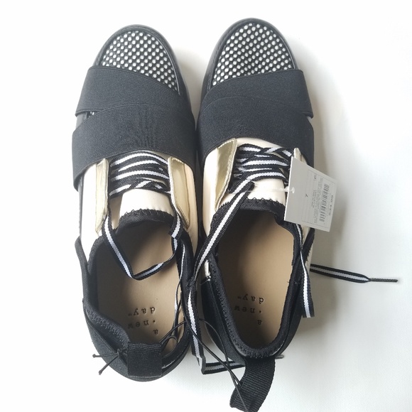 NWT Lace Up Sneakers /Walking/Running - 6/7/7.5 - Picture 5 of 5